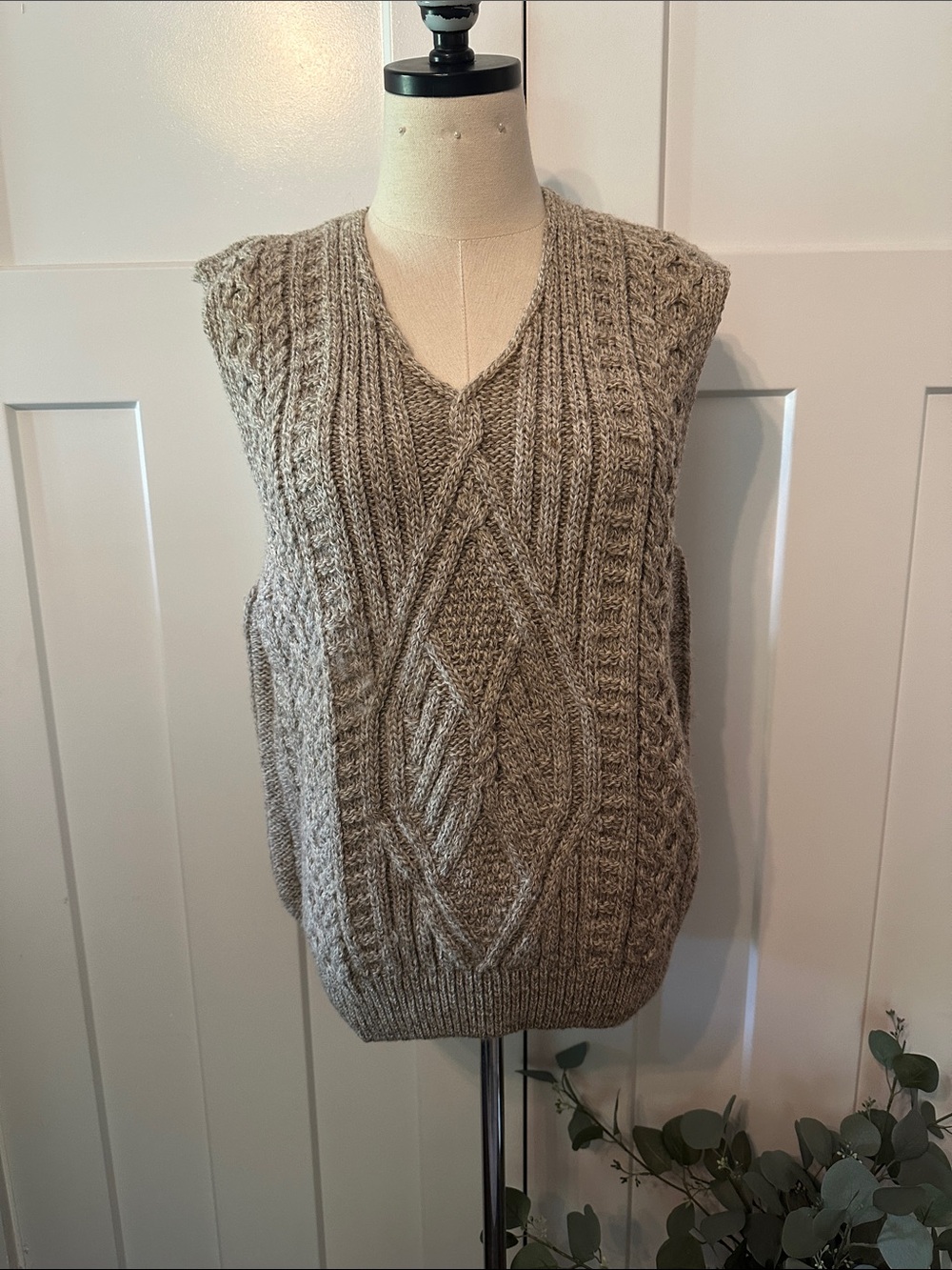 Vtg Kerry Woollen Mills Ireland Chunky Cable Knit V-Neck Wool S Sweater Vest